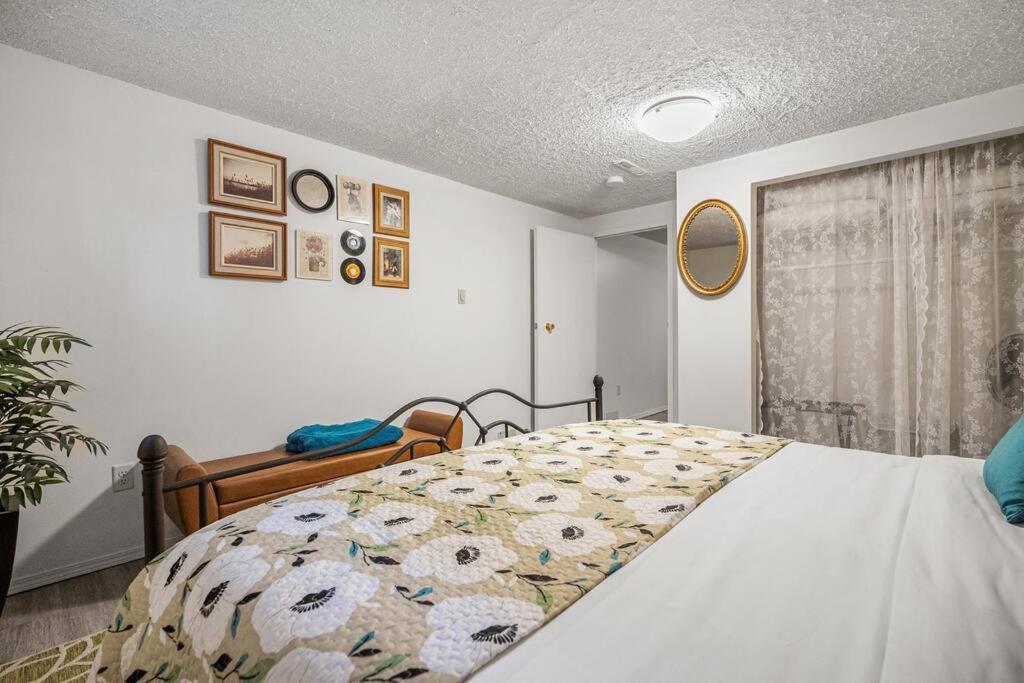 Voyager'S Hub- Calgary Innercity 3Bd 4Bed Sleeps 8 Exterior photo