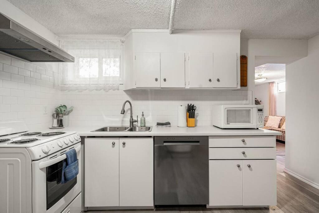 Voyager'S Hub- Calgary Innercity 3Bd 4Bed Sleeps 8 Exterior photo