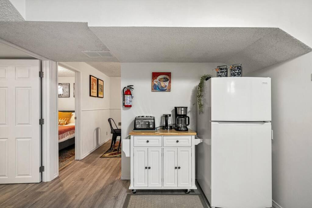 Voyager'S Hub- Calgary Innercity 3Bd 4Bed Sleeps 8 Exterior photo