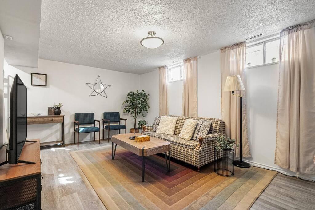 Voyager'S Hub- Calgary Innercity 3Bd 4Bed Sleeps 8 Exterior photo