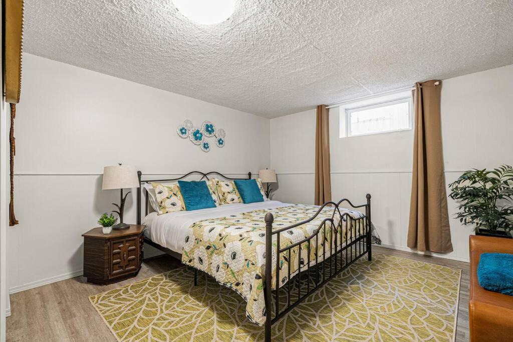 Voyager'S Hub- Calgary Innercity 3Bd 4Bed Sleeps 8 Exterior photo